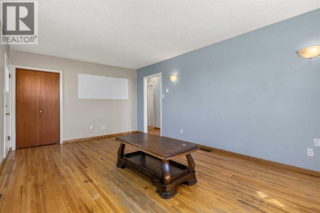 5119 55 Avenue - 9