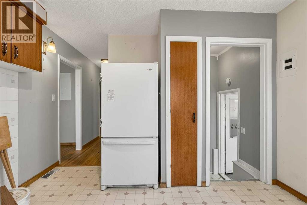 5119 55 Avenue - 6