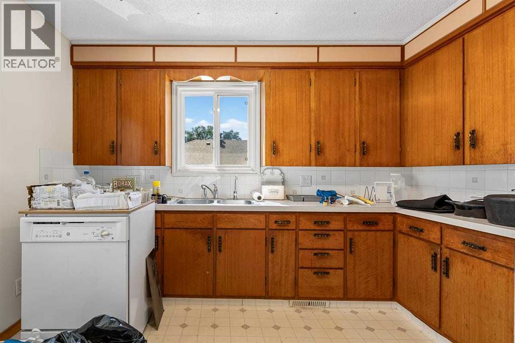 5119 55 Avenue - 5
