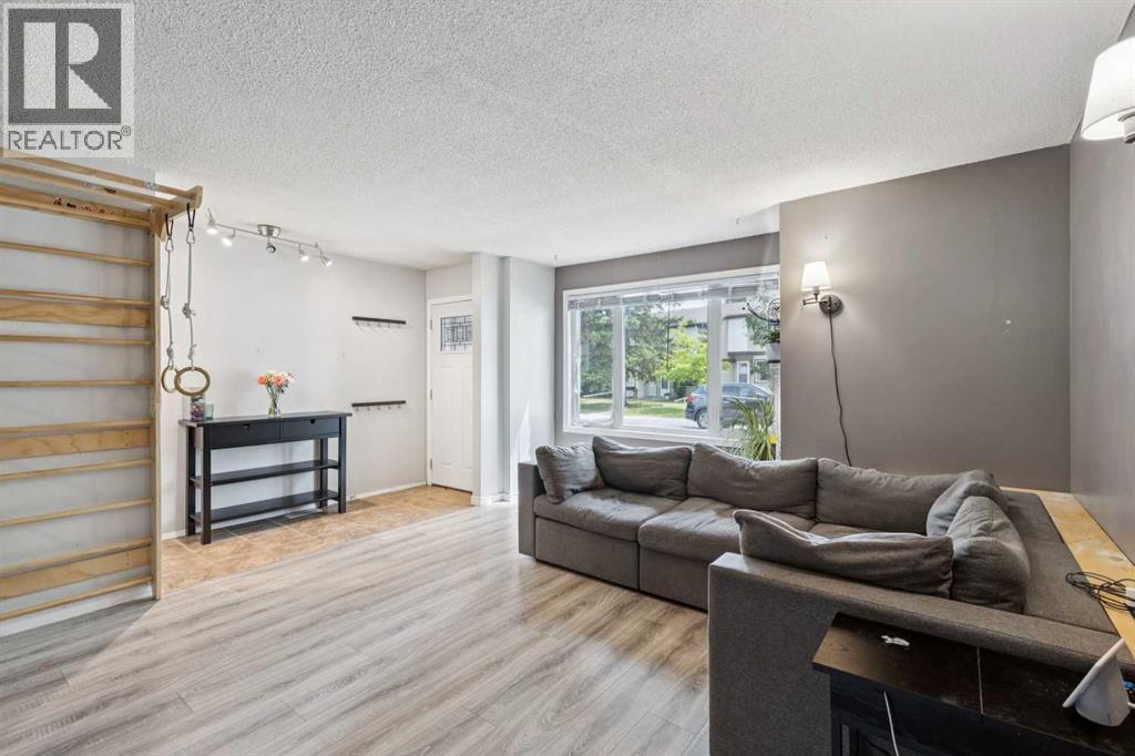 #83 630 Sabrina Road SW - 3