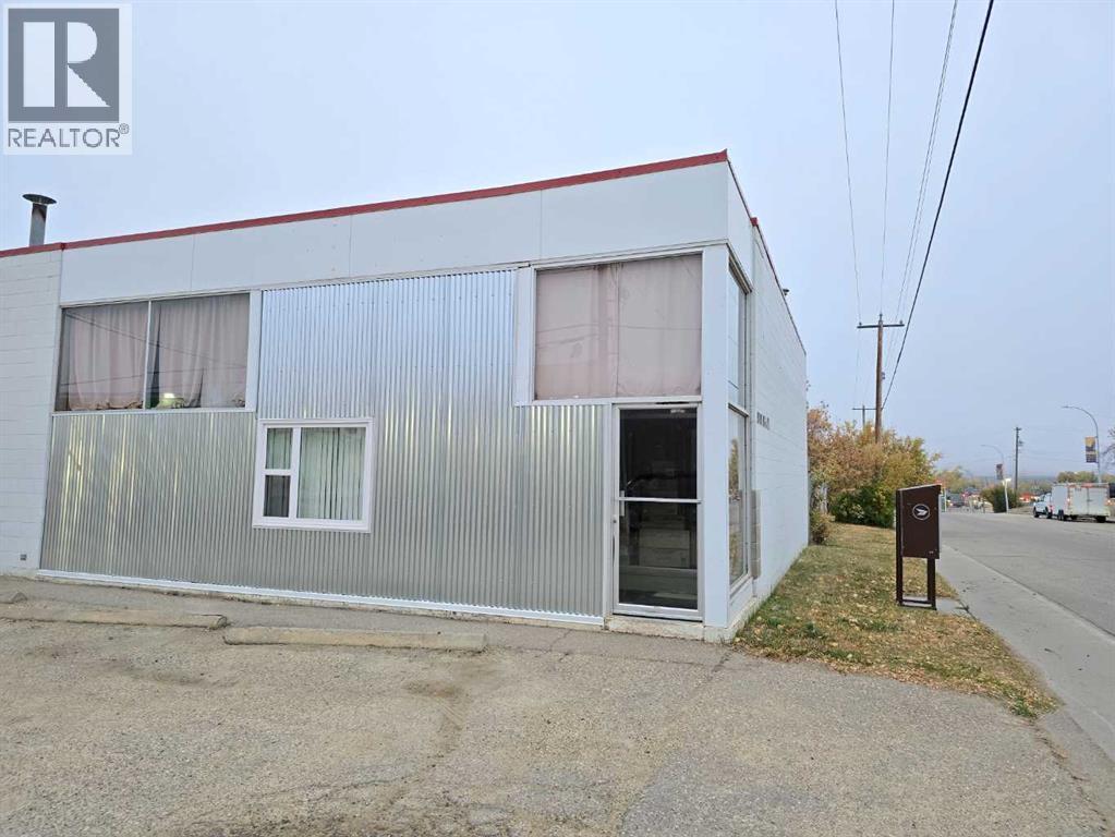 9909 96 Avenue, Peace River — photo 2