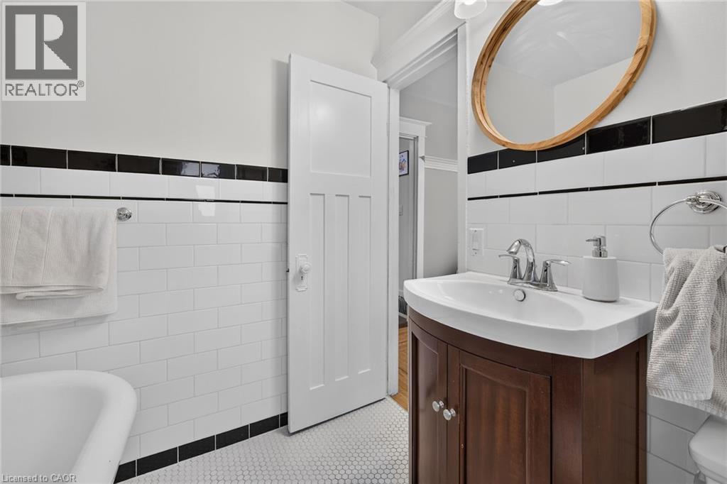 163 HESS Street S - 26