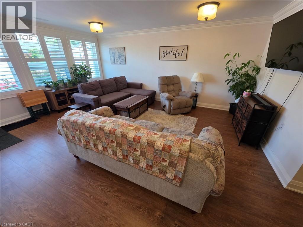 58 SZOLLOSY Circle - Image 4