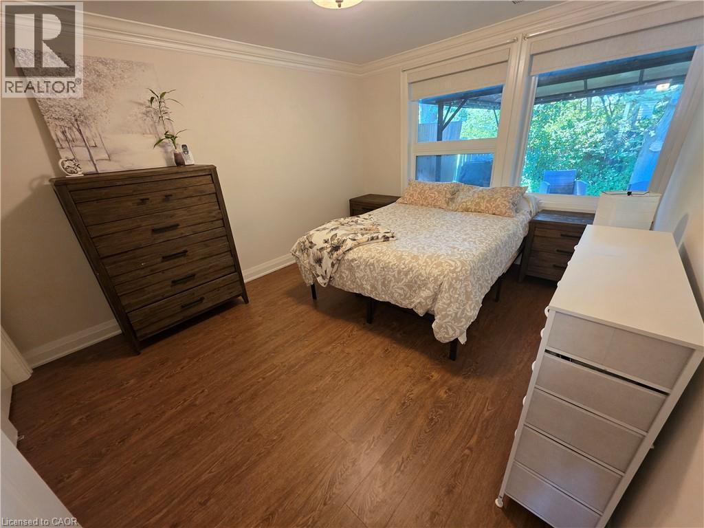 58 SZOLLOSY Circle - Image 8