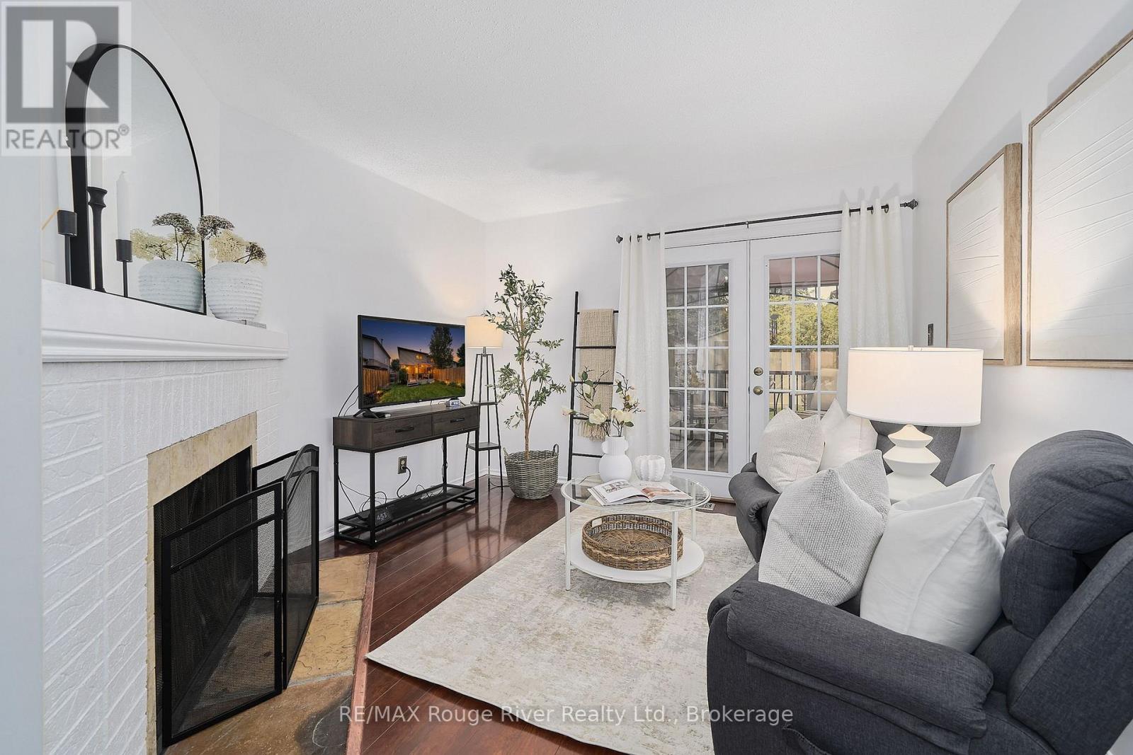 12 GOLDRING DRIVE - 15