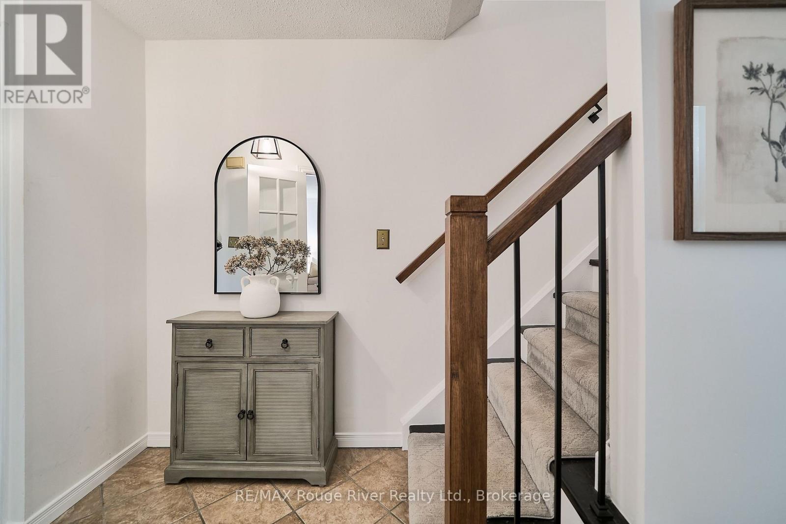 12 GOLDRING DRIVE - 19