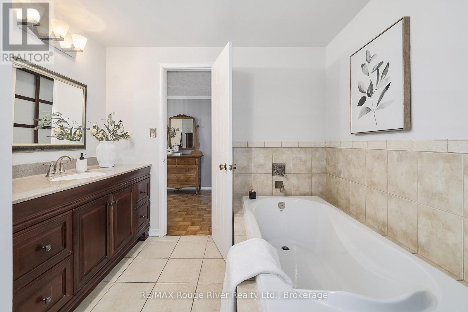 12 GOLDRING DRIVE - 25