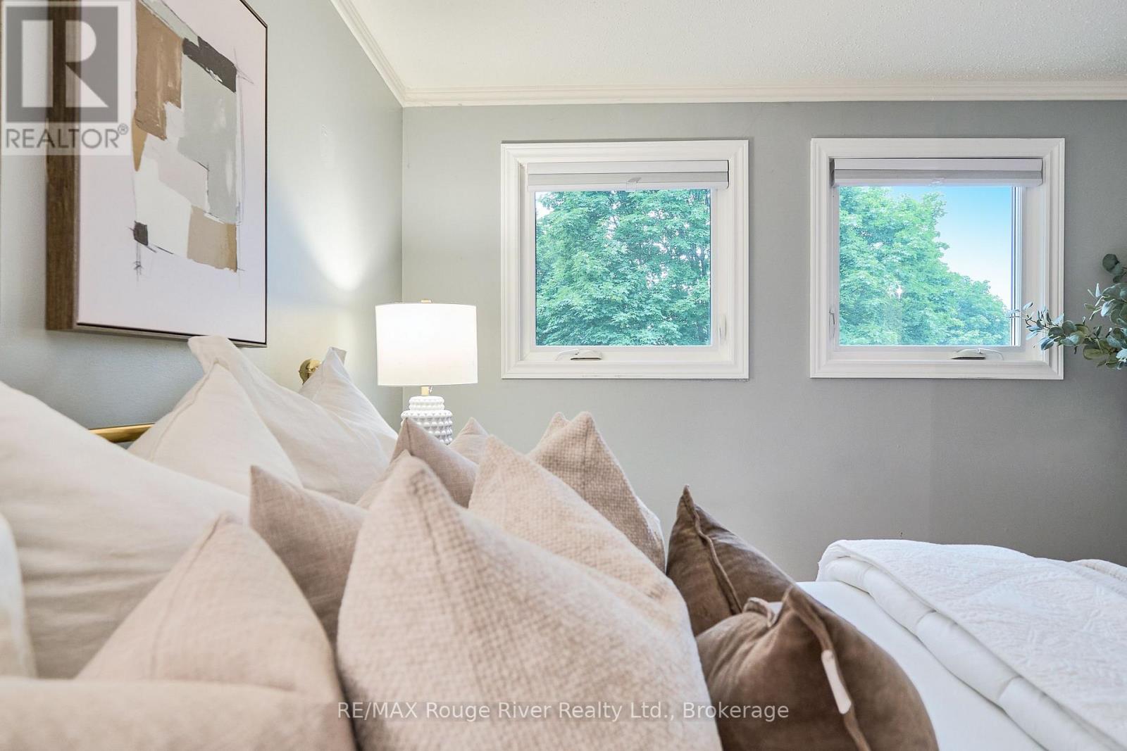 12 GOLDRING DRIVE - 28