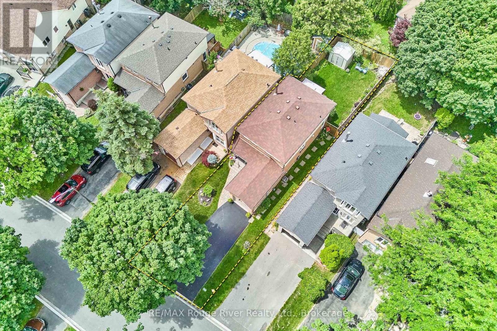 12 GOLDRING DRIVE - 40