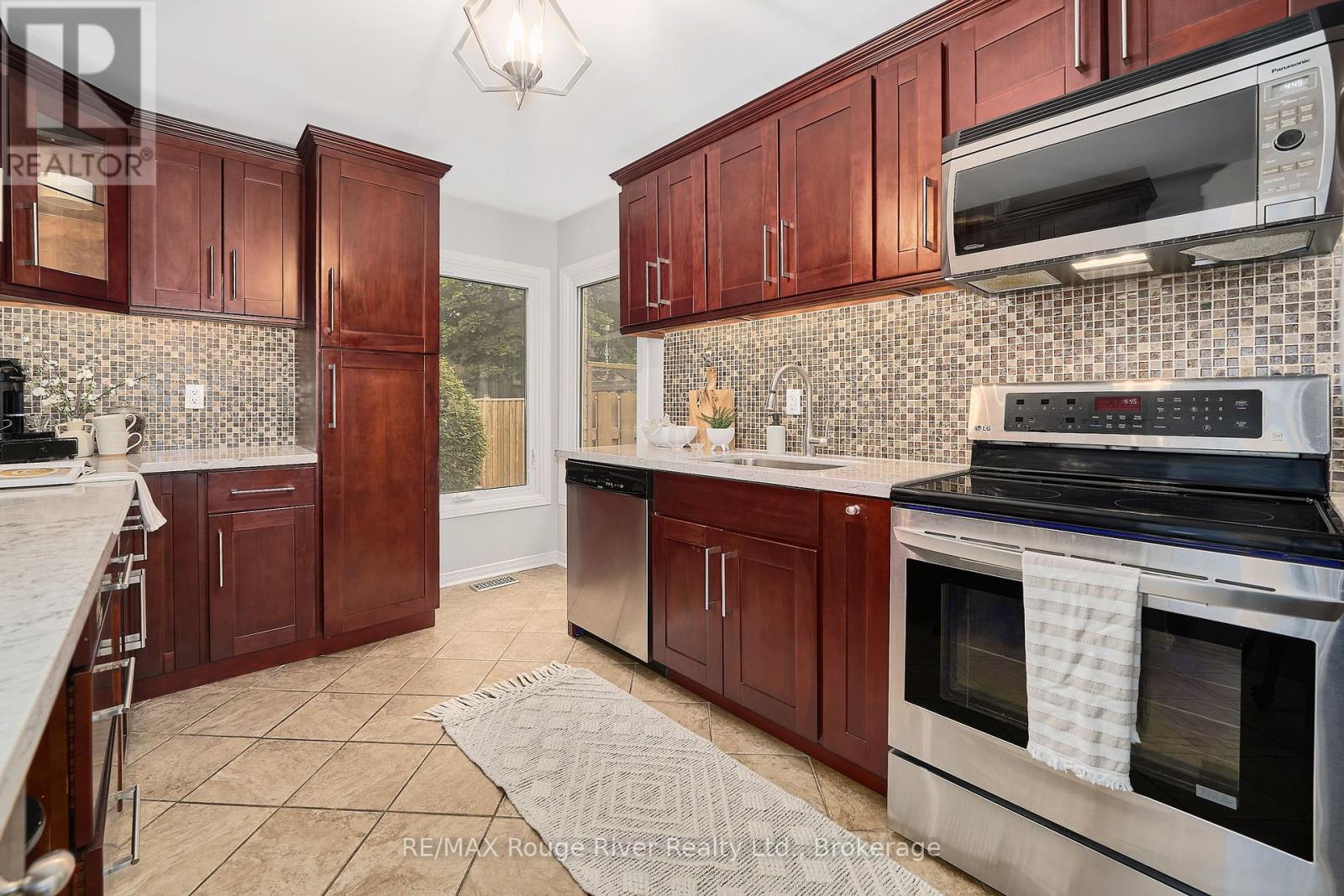 12 GOLDRING DRIVE - 9
