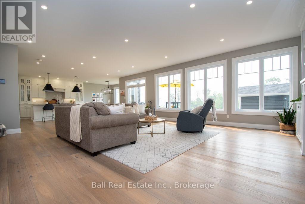 11 KINGDON AVENUE - 16