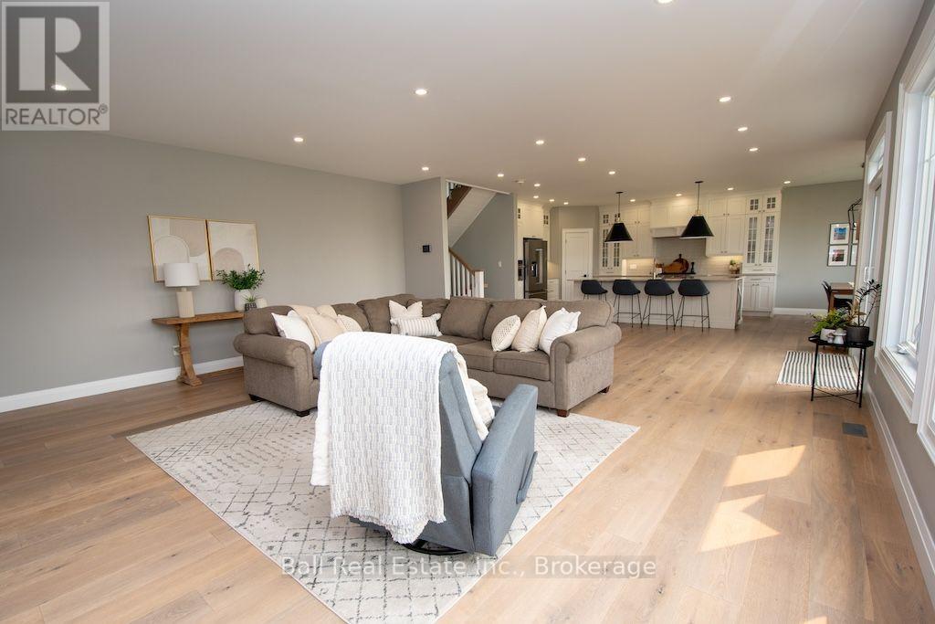 11 KINGDON AVENUE - 18