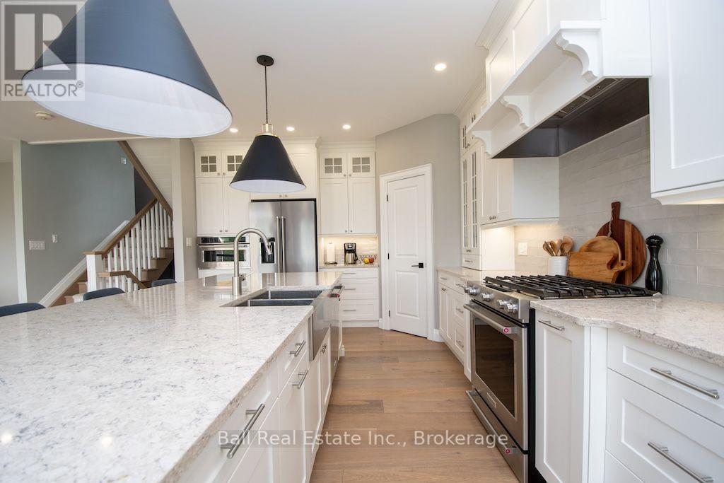 11 KINGDON AVENUE - 22