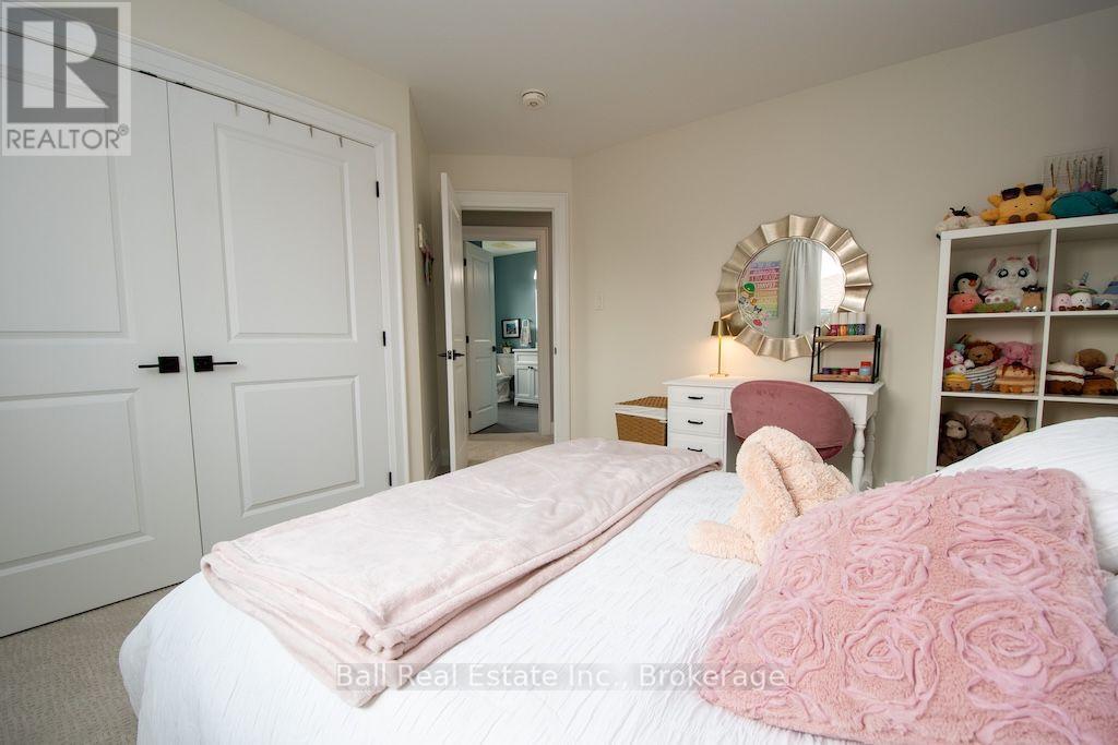 11 KINGDON AVENUE - 32