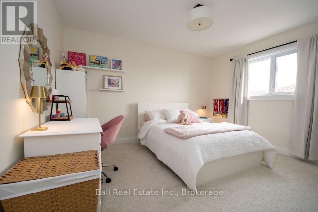 11 KINGDON AVENUE - 33