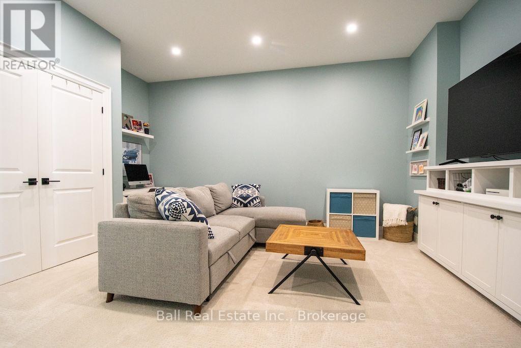 11 KINGDON AVENUE - 38