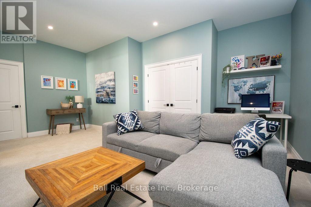 11 KINGDON AVENUE - 39