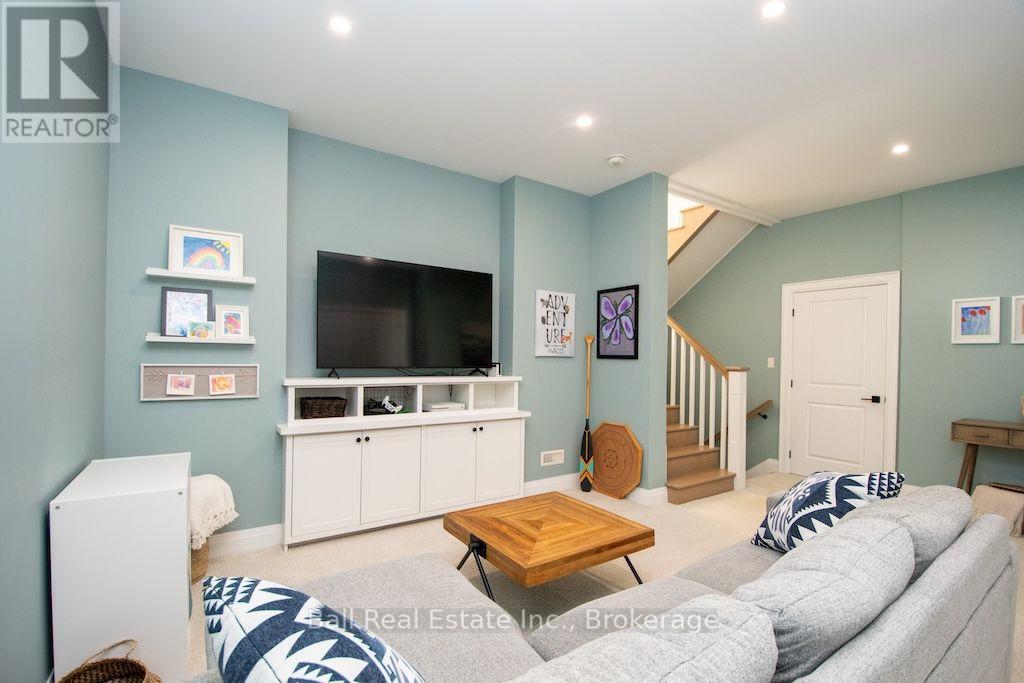 11 KINGDON AVENUE - 40