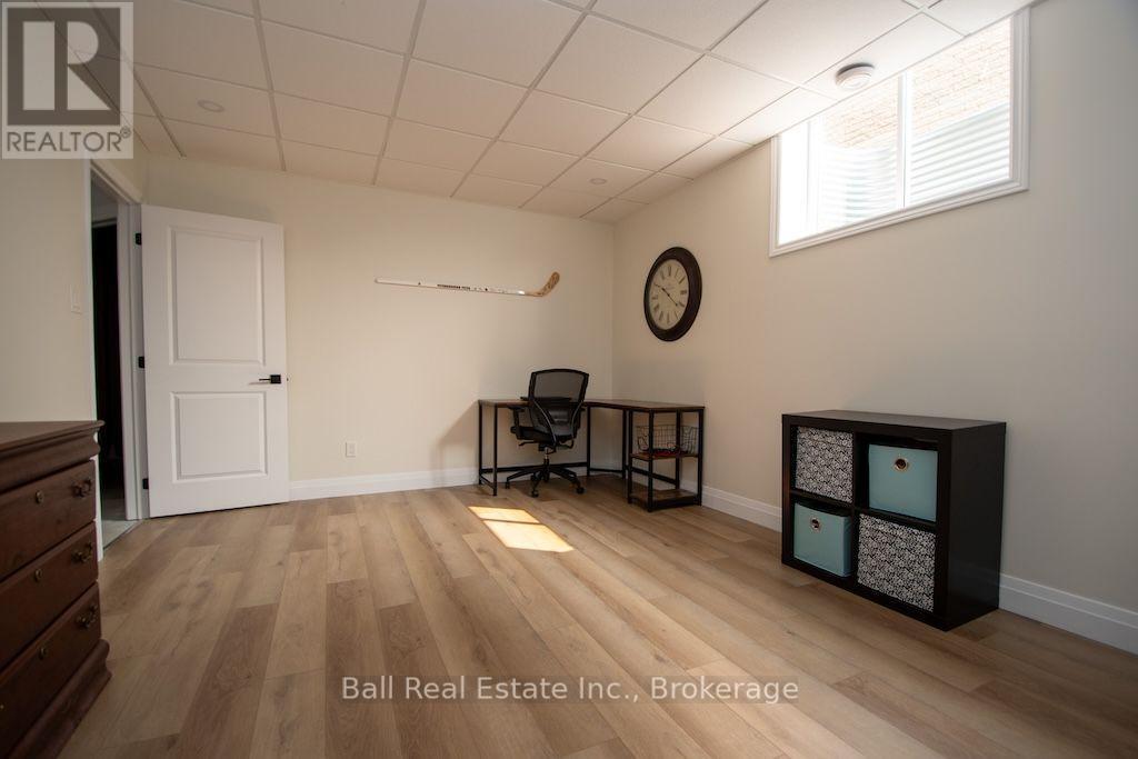 11 KINGDON AVENUE - 44