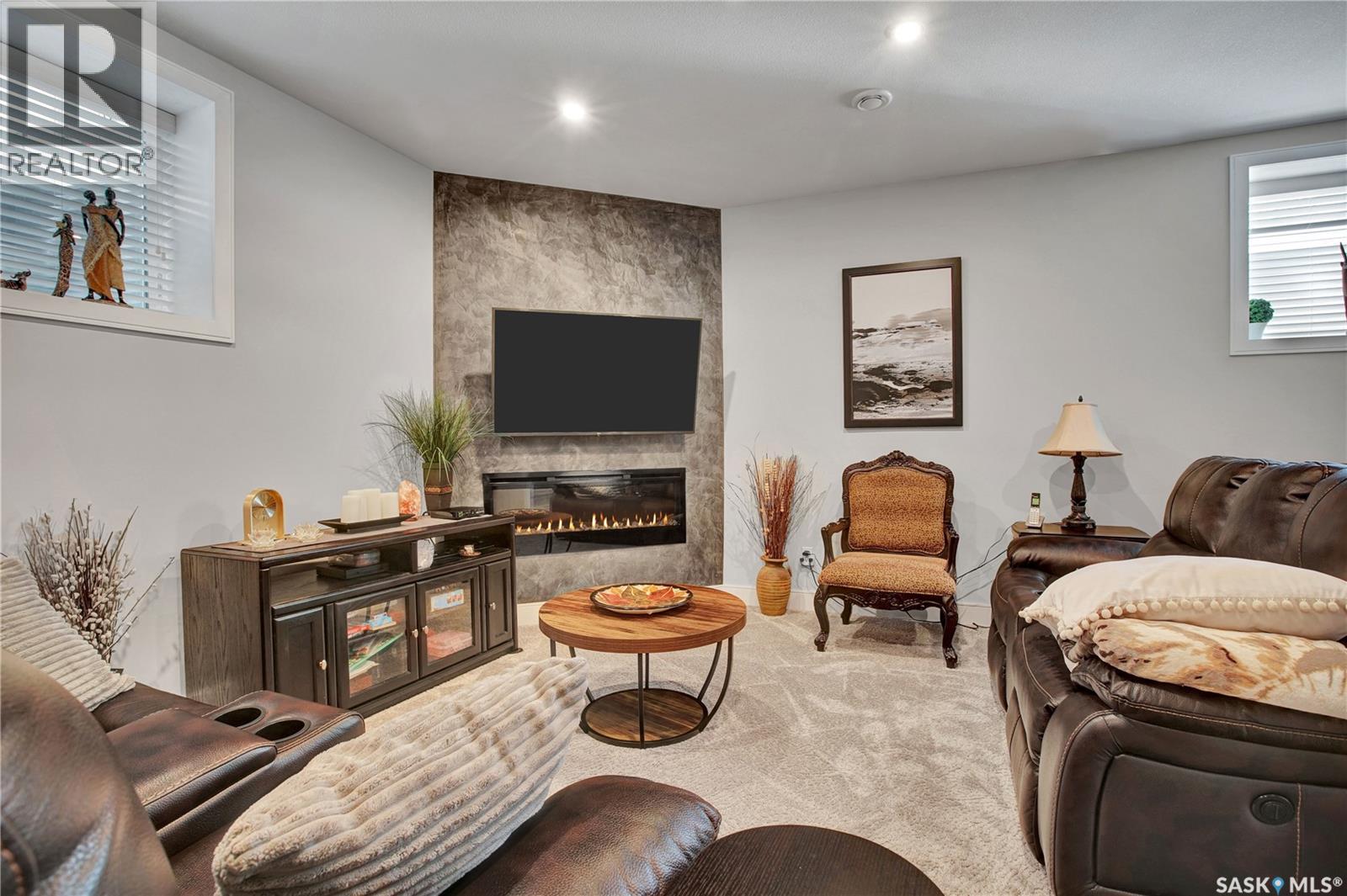 #4 437 Palmer CRESCENT - 19