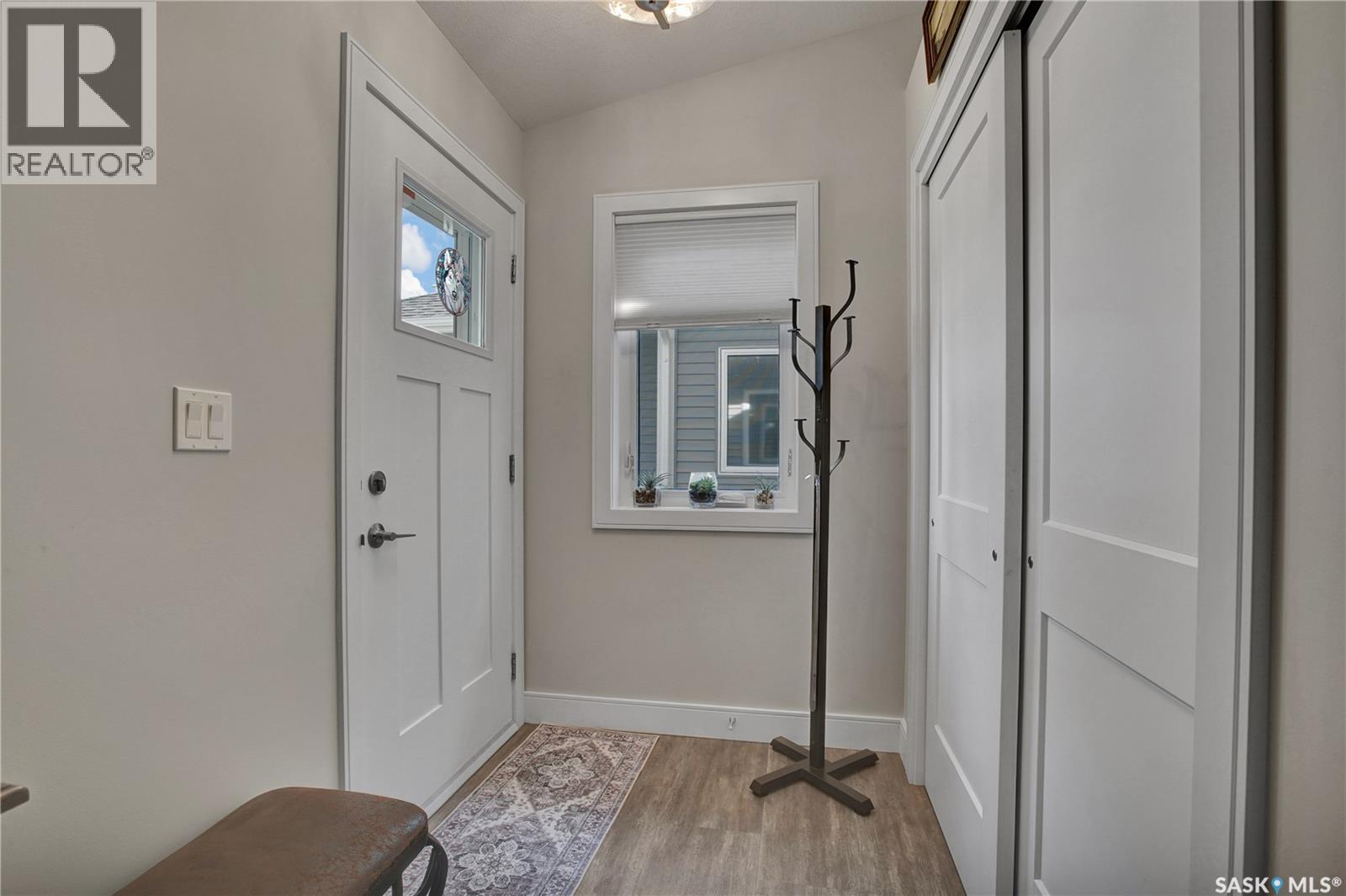 #4 437 Palmer CRESCENT - 2