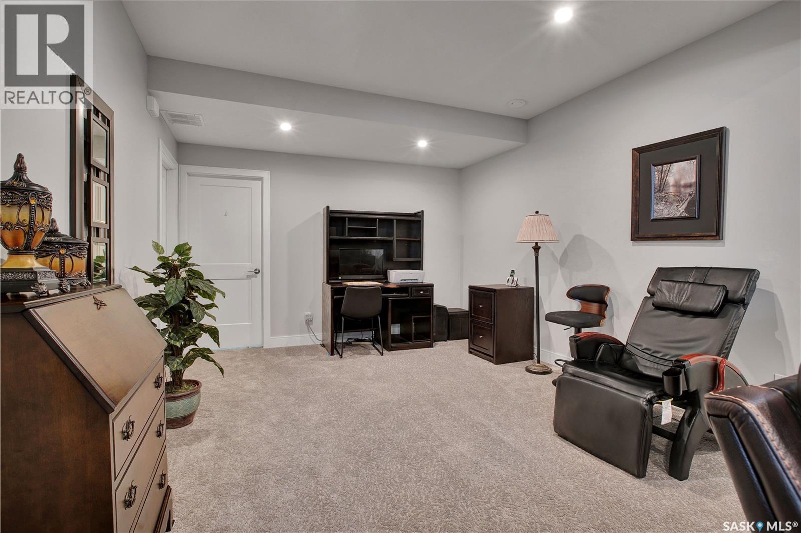 #4 437 Palmer CRESCENT - 20