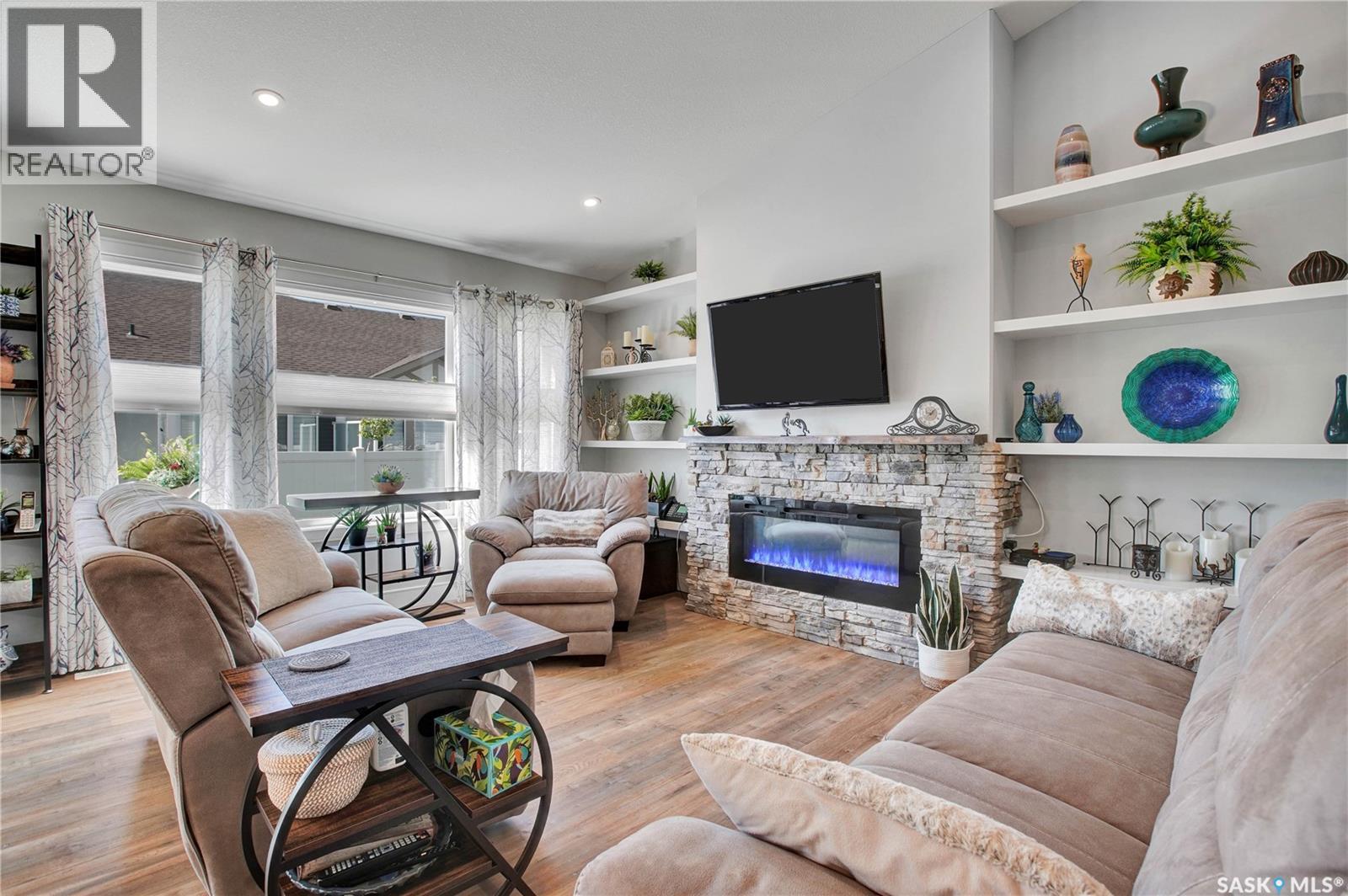 #4 437 Palmer CRESCENT - 4