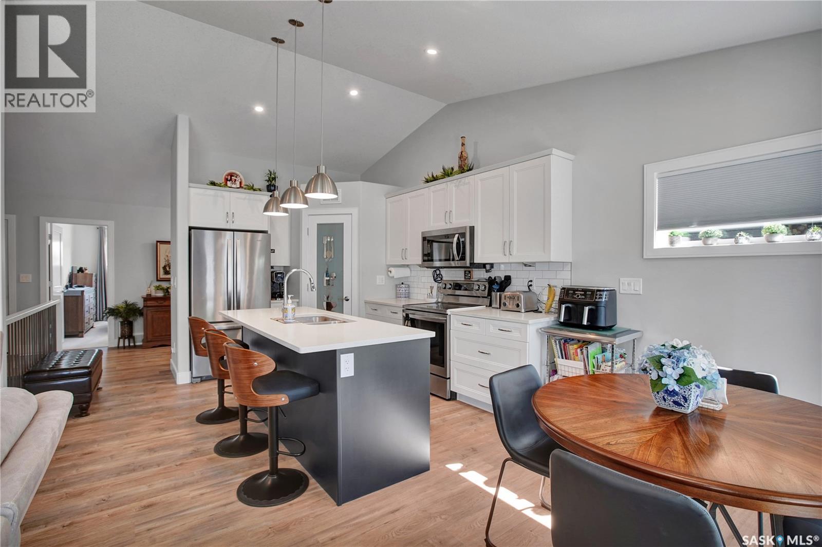 #4 437 Palmer CRESCENT - 5