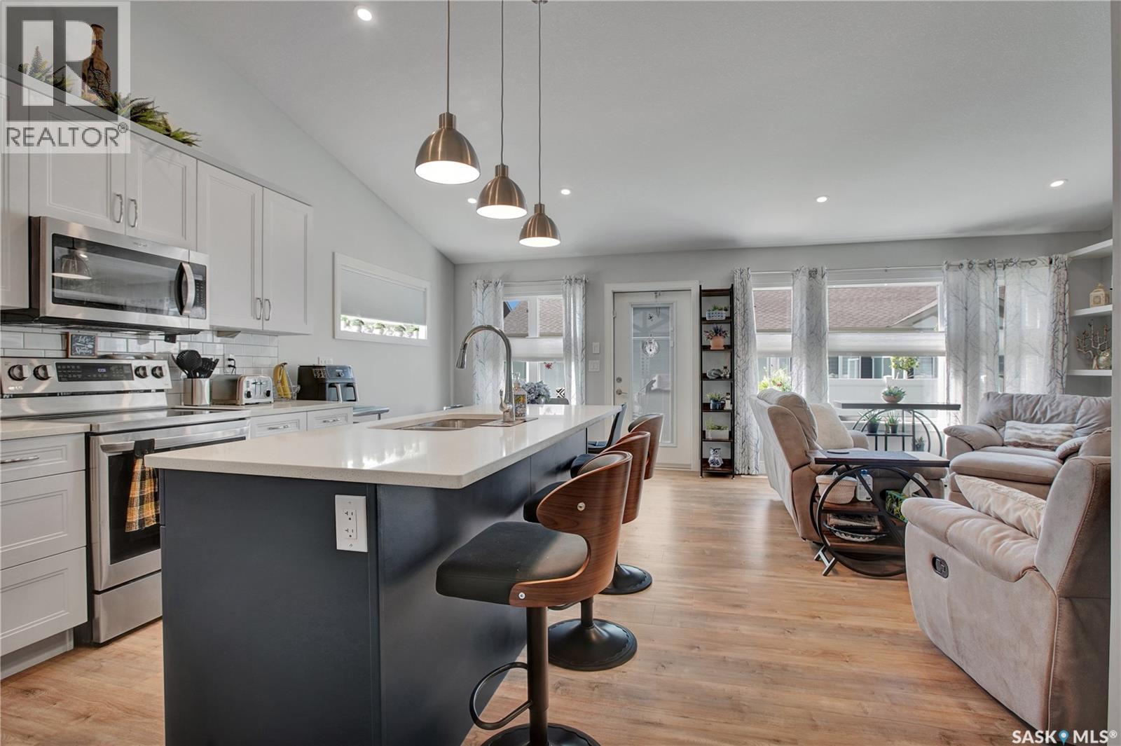#4 437 Palmer CRESCENT - 6