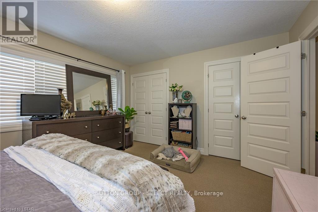 #3 1850 BEAVERBROOK AVENUE - 22