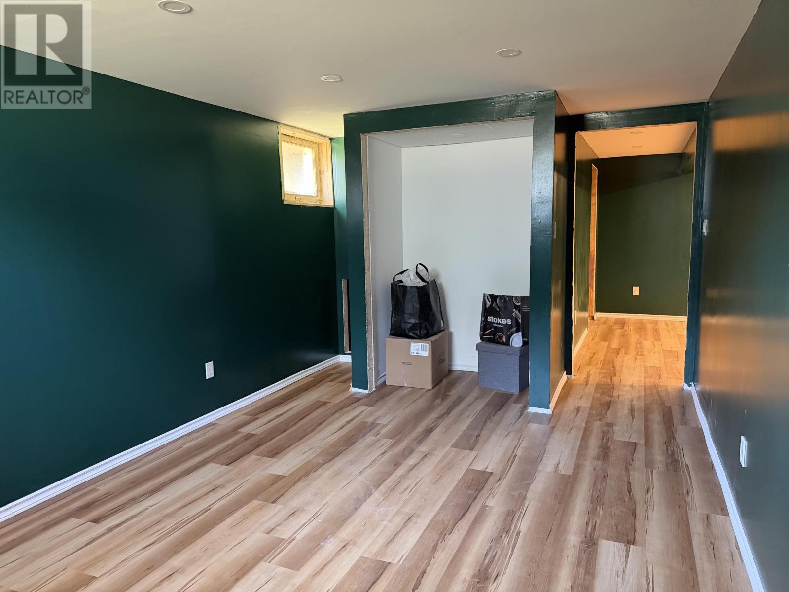 82 Lakeview DR - 24