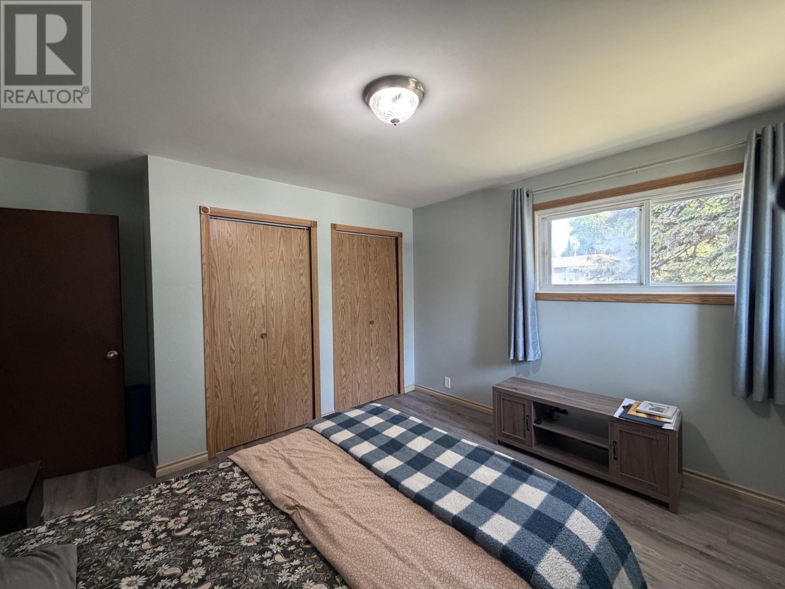 82 Lakeview DR - 14