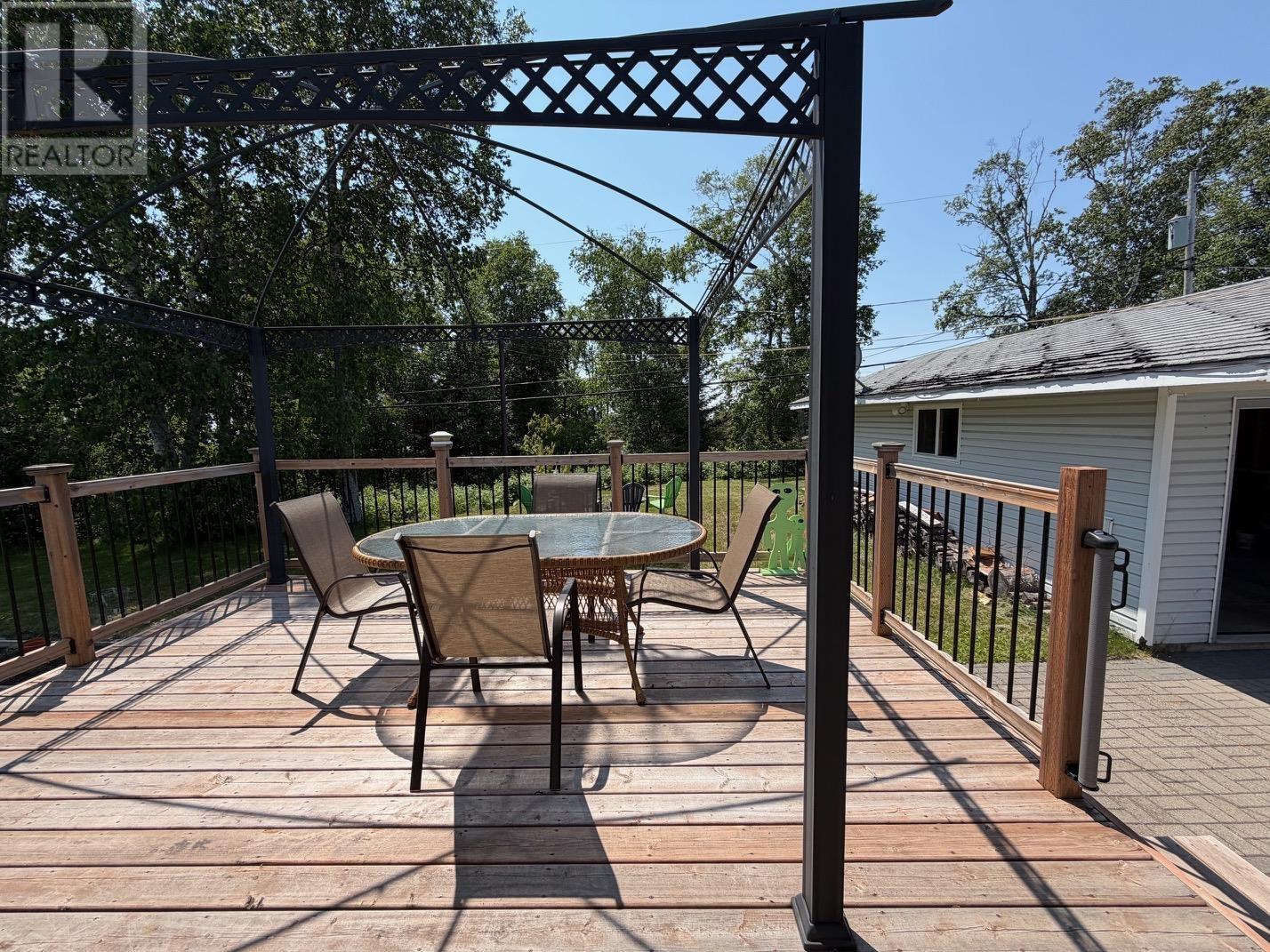 82 Lakeview DR - 28