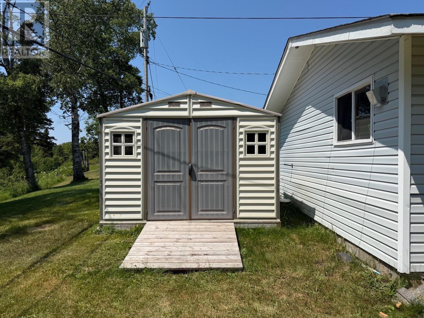 82 Lakeview DR - 35