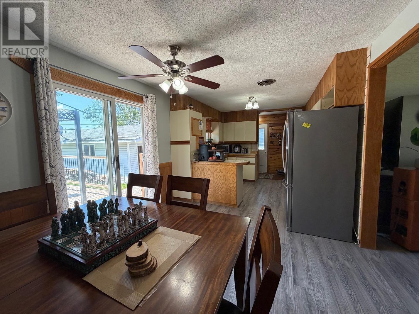 82 Lakeview DR - 8