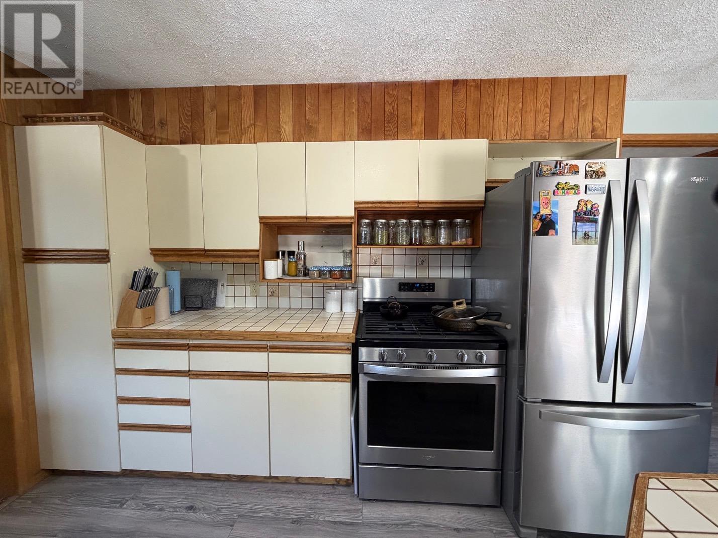 82 Lakeview DR - 7