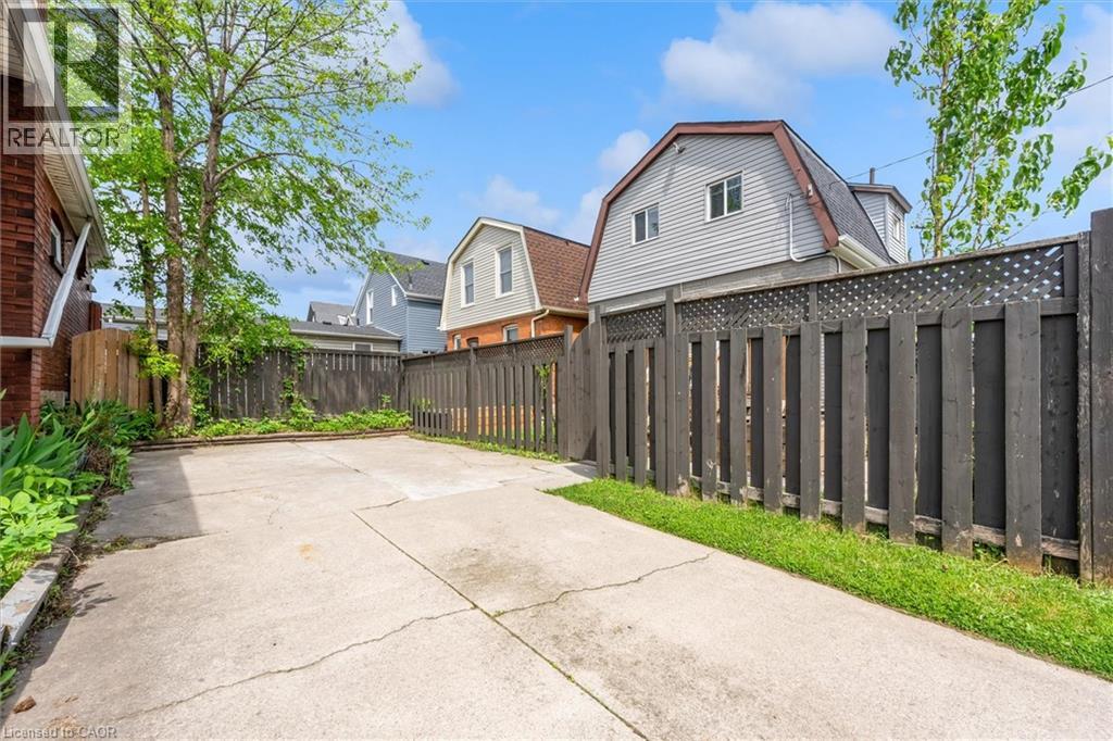 196 CAMPBELL Avenue - 35