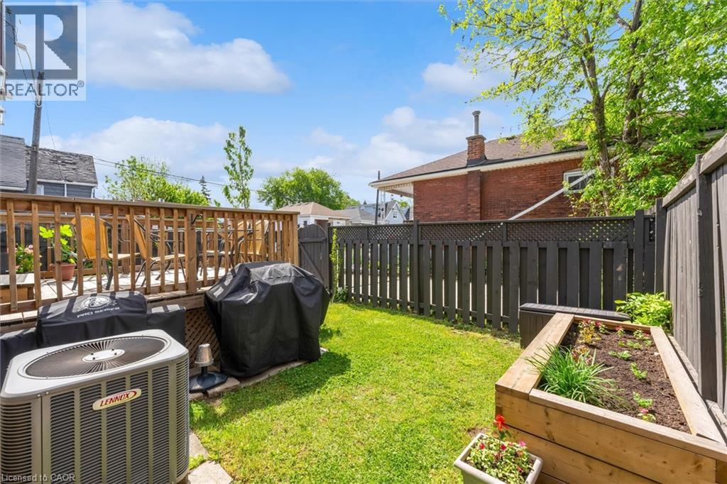 196 CAMPBELL Avenue - 34