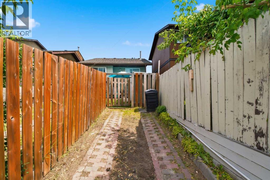 4227 49 Street NE - 38