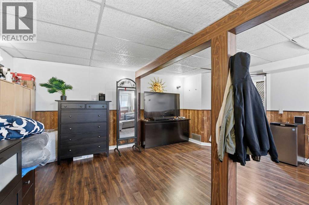 4227 49 Street NE - 30