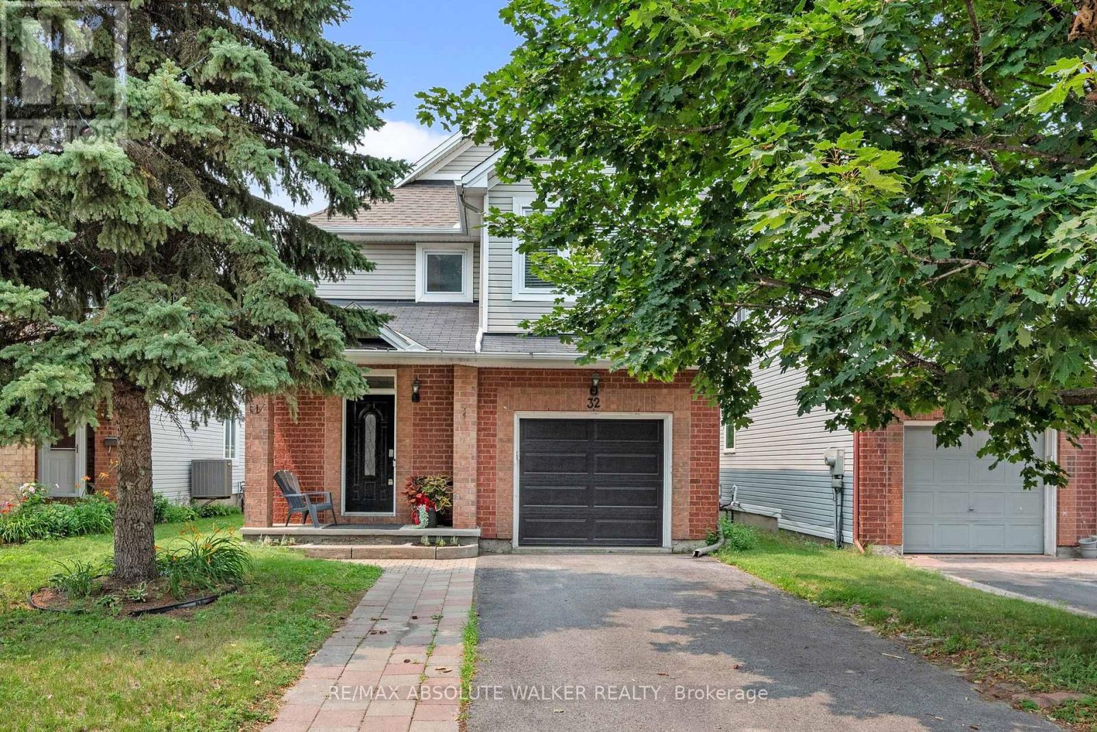 32 ROBERGE CRESCENT - 1