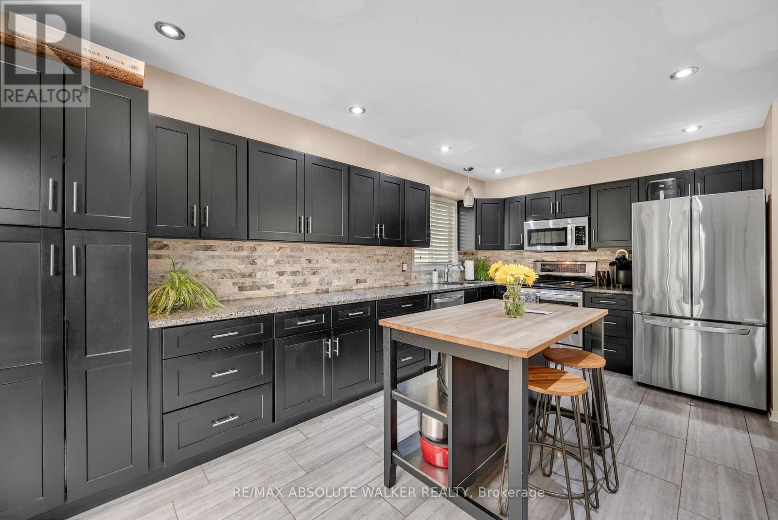 32 ROBERGE CRESCENT - 10