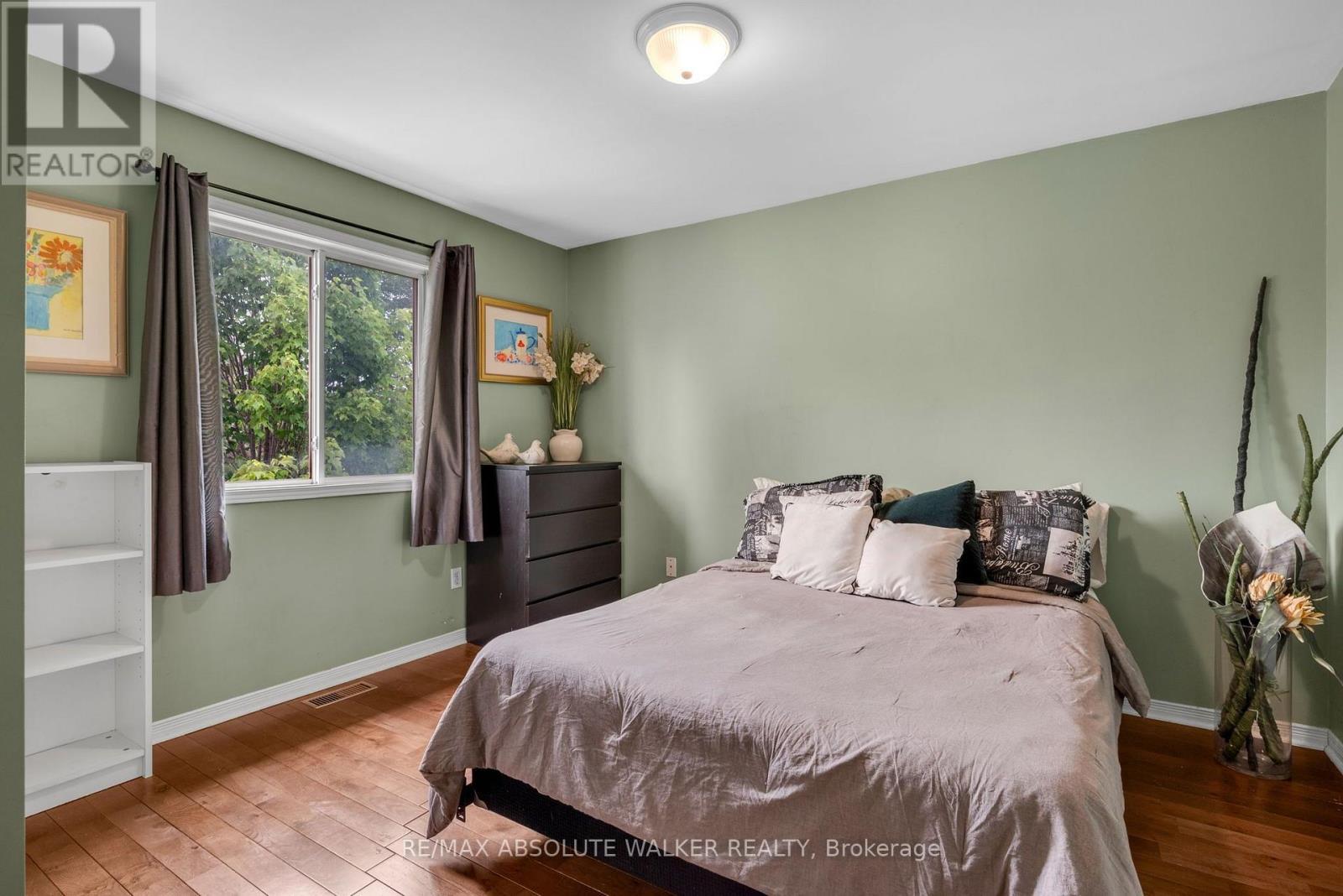 32 ROBERGE CRESCENT - 18
