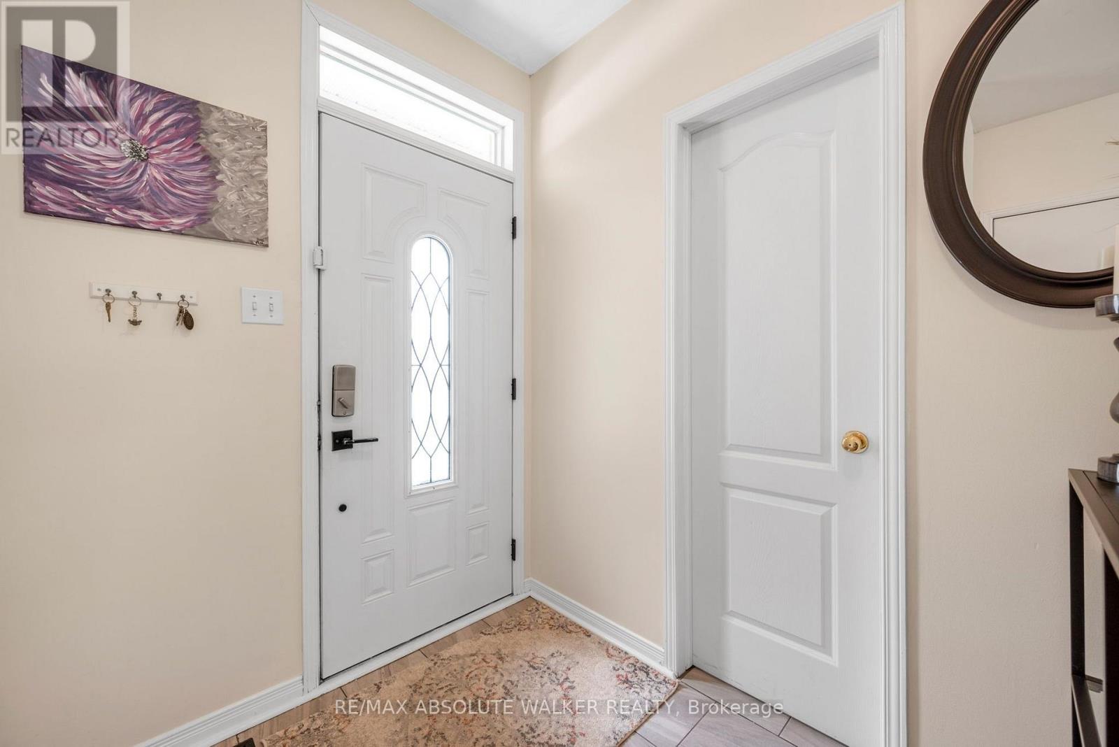 32 ROBERGE CRESCENT - 2