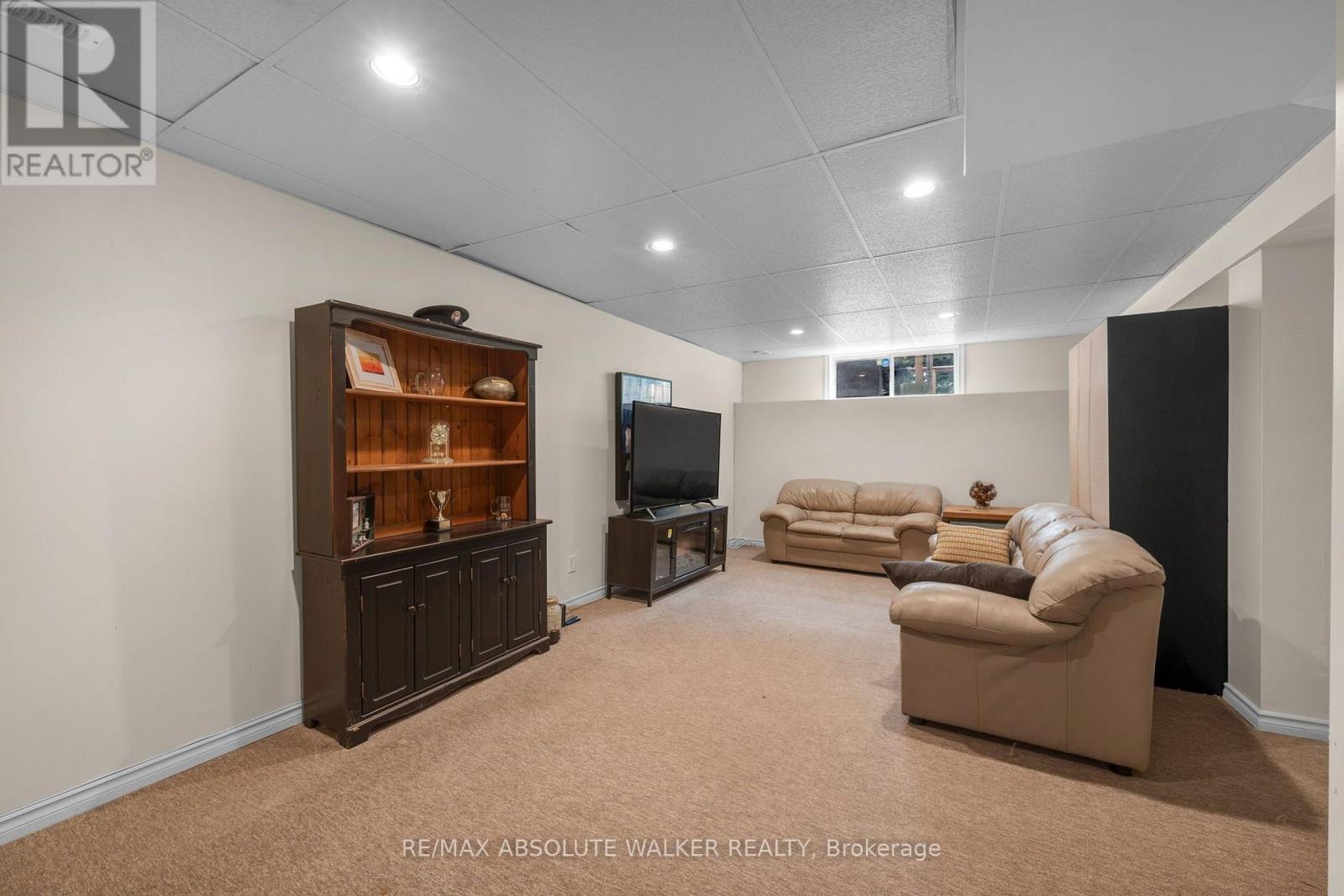 32 ROBERGE CRESCENT - 23