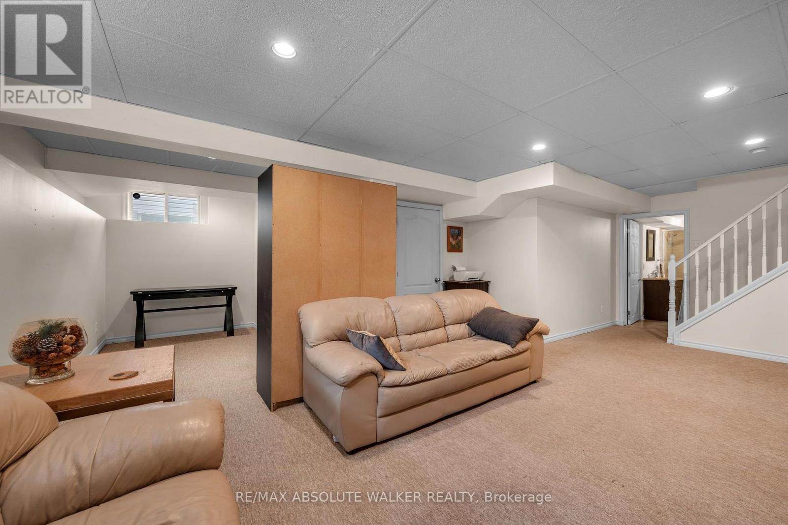 32 ROBERGE CRESCENT - 24