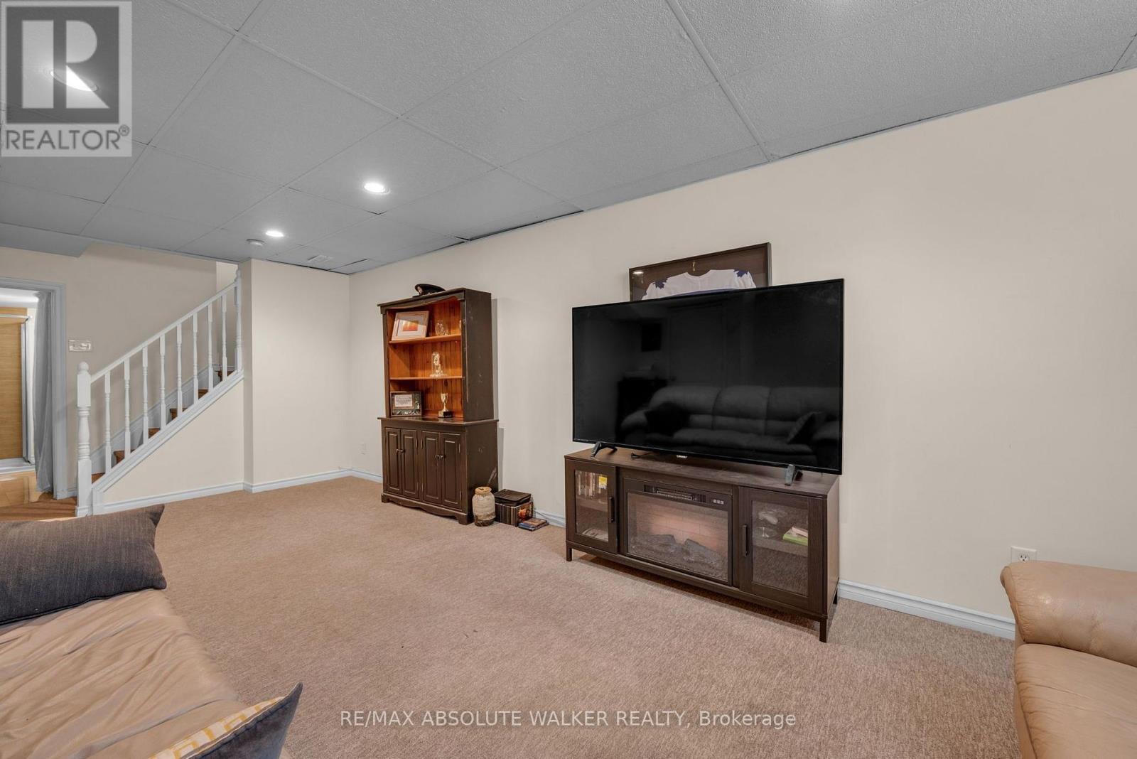 32 ROBERGE CRESCENT - 25