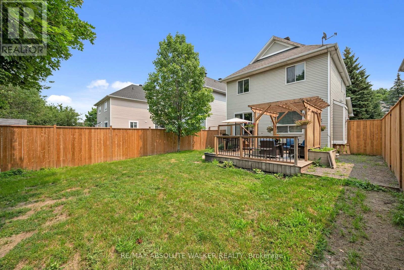 32 ROBERGE CRESCENT - 30