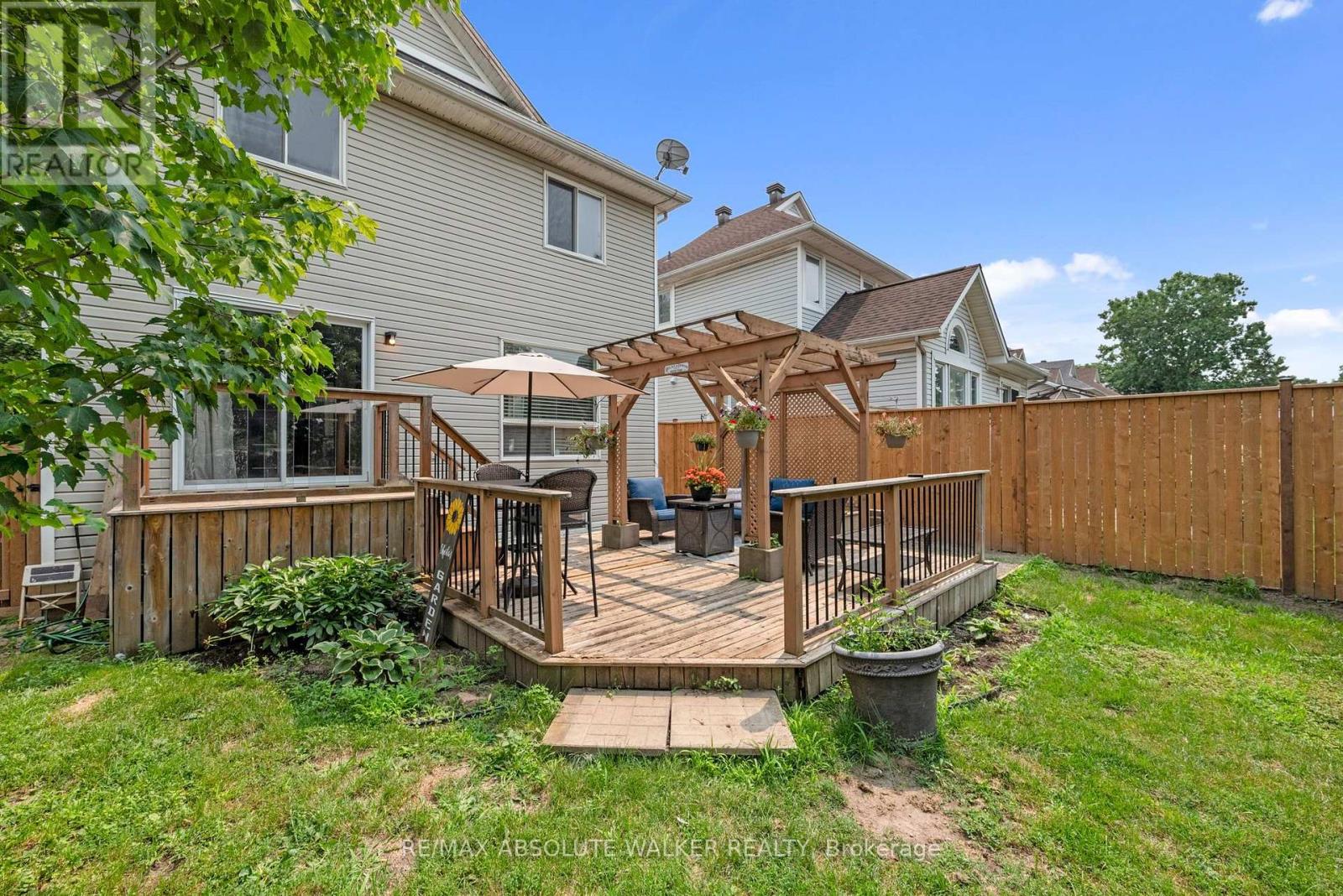 32 ROBERGE CRESCENT - 31