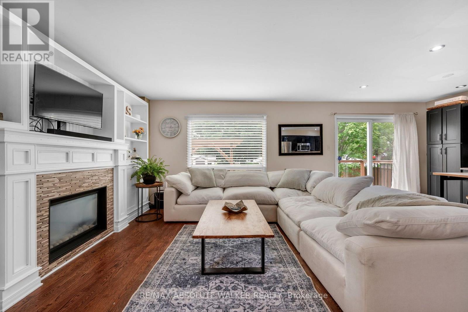 32 ROBERGE CRESCENT - 6
